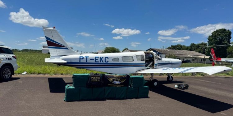 Avião que saiu de Mato Grosso do Sul com 400 quilos de cocaína é apreendido em São Paulo