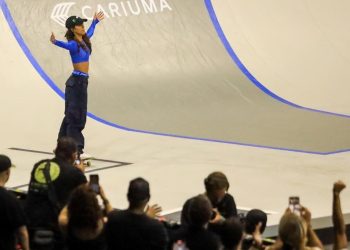 Rayssa Leal tira 9,1 na última nota, levanta a torcida e é tricampeã do Super Crown