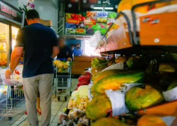 Pesquisa aponta diminuição do consumo das famílias em fevereiro