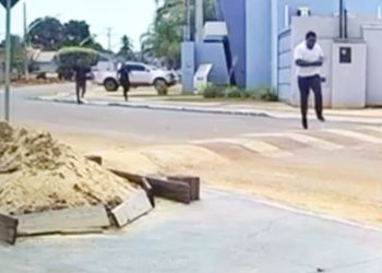 Homem acusado de atacar adolescente tenta escapar após audiência em Coxim