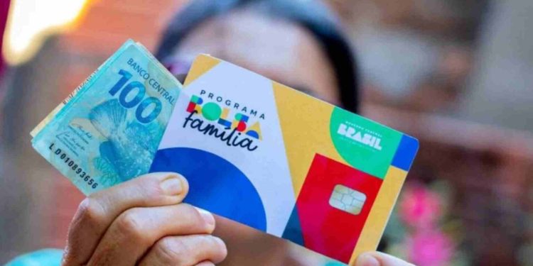 Bolsa Família: beneficiários com NIS final 4 recebem parcela de dezembro nesta segunda