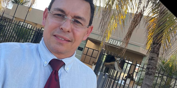 Advogado Cleidomar Furtado, com mais de 25 anos de experiência, agora atende em novo endereço