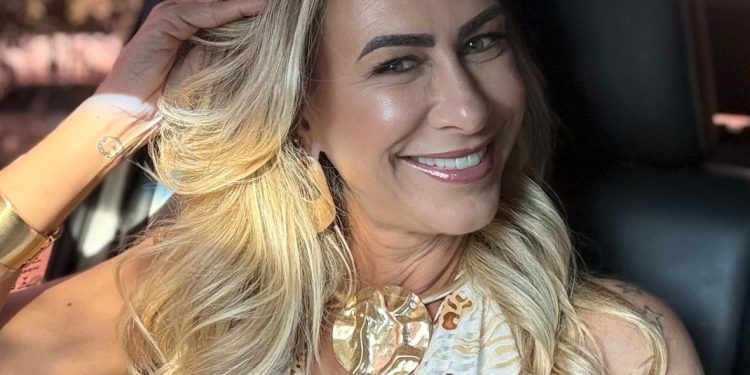 Carol Santana inspira no 4º Encontro de Mulheres Empreendedoras em Alcinópolis (MS)