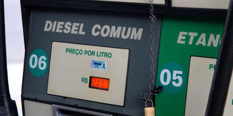 Após pressão do agro, Governo Federal vai zerar tributos para conter alta do diesel